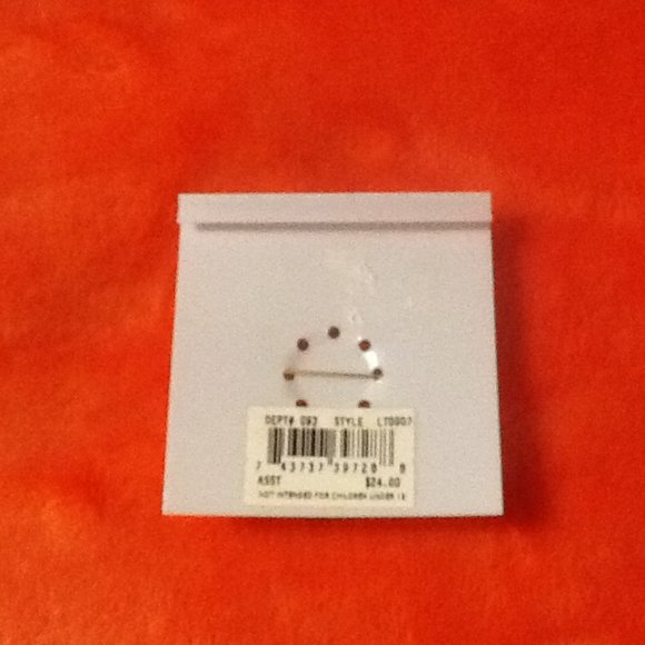 NWT Gift Bows Wreath Brooche - Picture 2 of 2